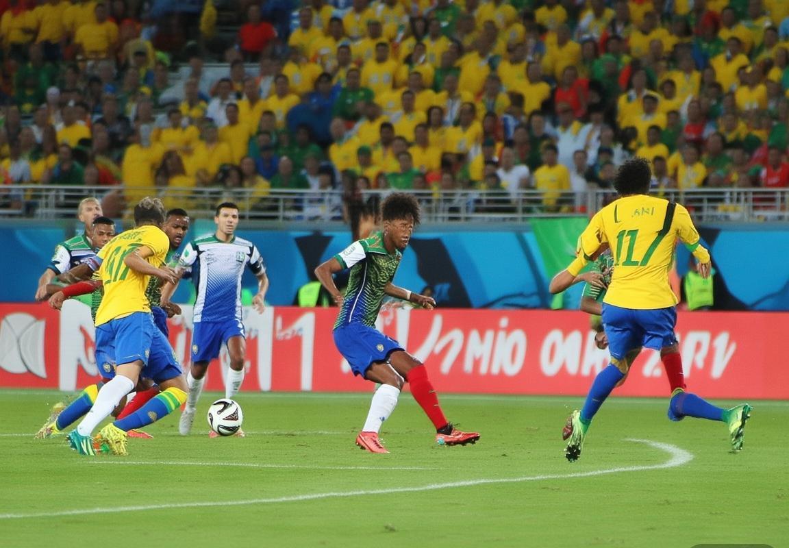 巴西vs喀麦隆：下半场激战战术对决与精彩瞬间分析(图2)