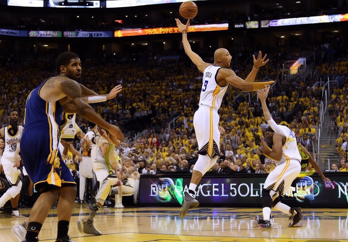 2015年NBA季后赛雷霆小牛抢七大战：经典对决回顾(图2)